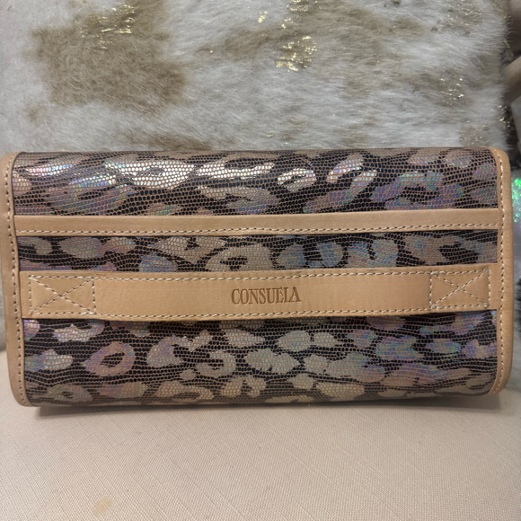 Stylish Consuela Leopard Print Clutch 🎀 - Picture 6 of 6